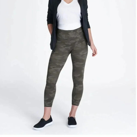Spanx Leggings Look at Me Now Seamless Cropped Camo Camouflage Green Plus Sz 1X - Picture 1 of 8